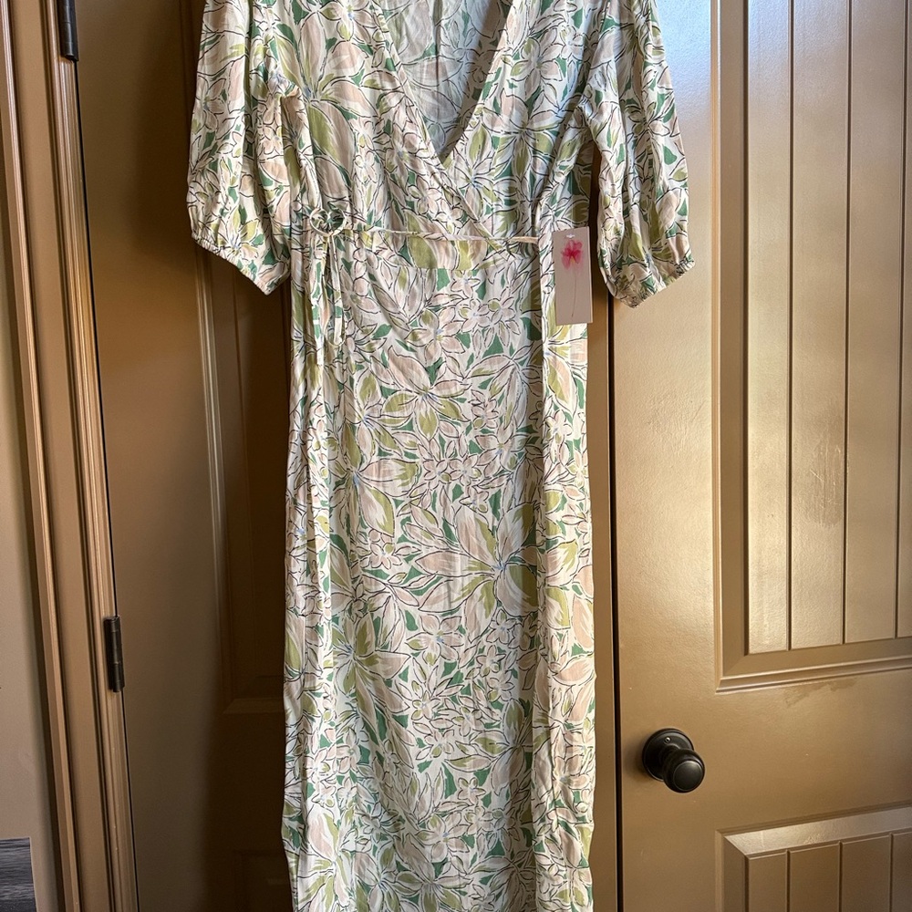 Elegant Floral Midi Dress in Green and Cream